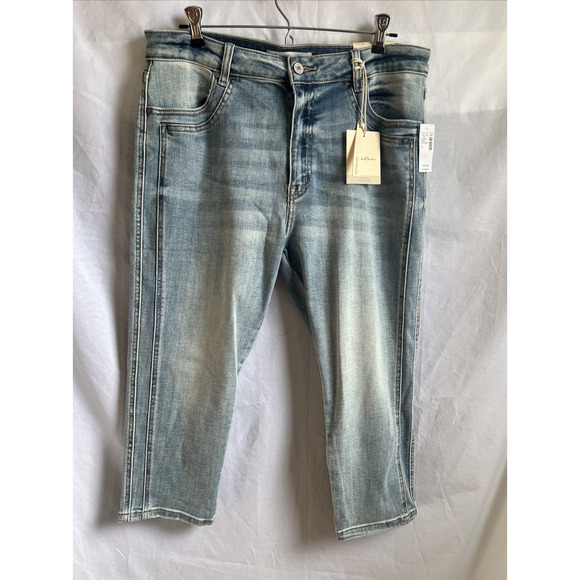 Women’s Size 31x21 KanCan Capri High Rise Distressed Light Wash Jeans NWT - Picture 1 of 15